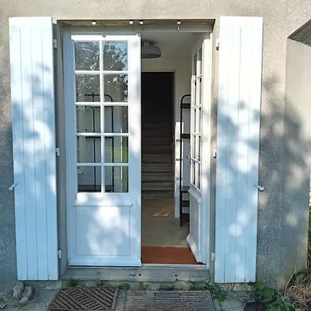 Maison Spacieuse Grand Jardin Clos Belle Terrasse Amenagee Parling 2 Kms Plage D'arromanches Proche Bayeux Et Plages Du Debarquement Ferienhaus *