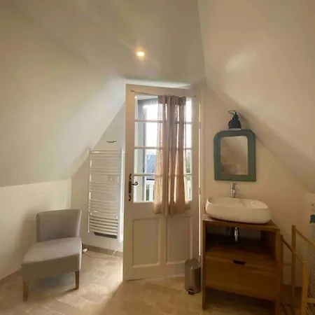 Дом отдыха Maison Spacieuse Grand Jardin Clos Belle Terrasse Amenagee Parling 2 Kms Plage D'arromanches Proche Bayeux Et Plages Du Debarquement Траси-сюр-Мер