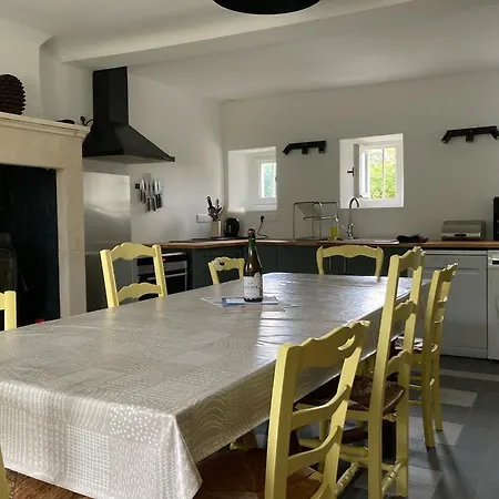 Дом отдыха Maison Spacieuse Grand Jardin Clos Belle Terrasse Amenagee Parling 2 Kms Plage D'arromanches Proche Bayeux Et Plages Du Debarquement